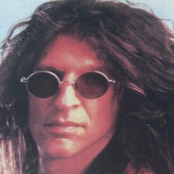 Howard Stern Magnets Two plus pin - Picture 7 of 7